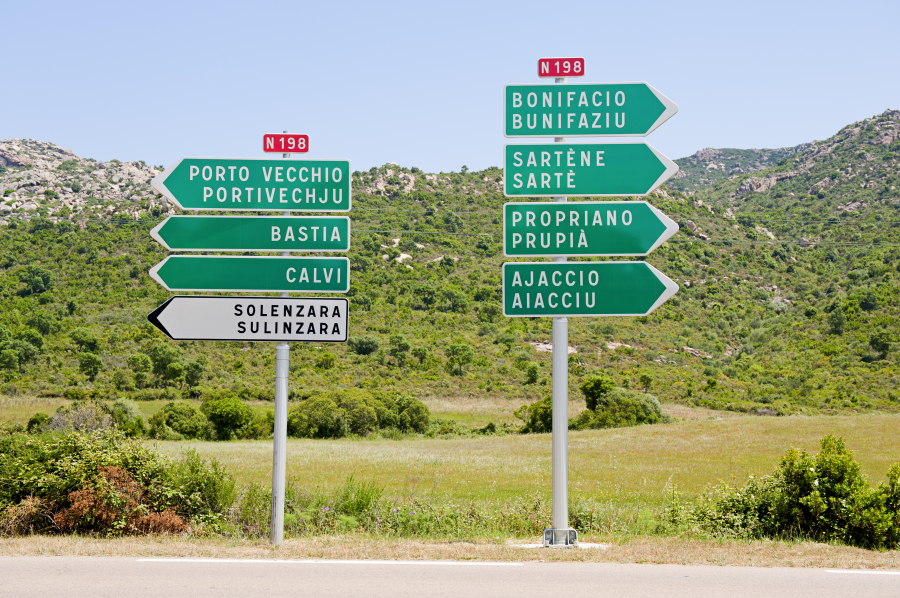 Les panneaux de localisation près des campings en corse 